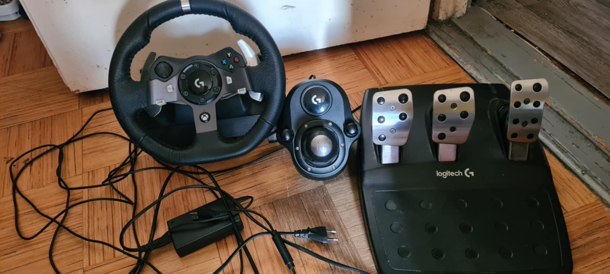 Amazon.com: Logitech G27 USB Racing Wheel for PC : Electronics